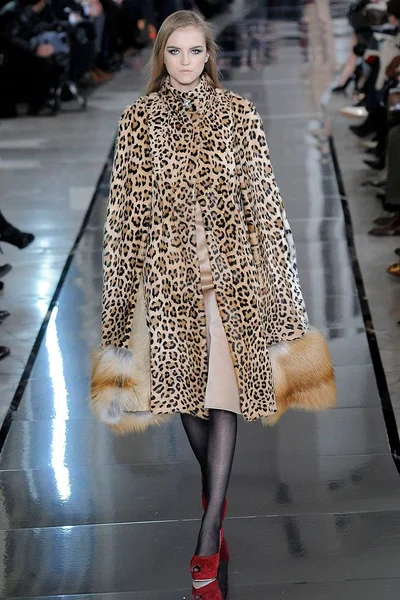 Look 10